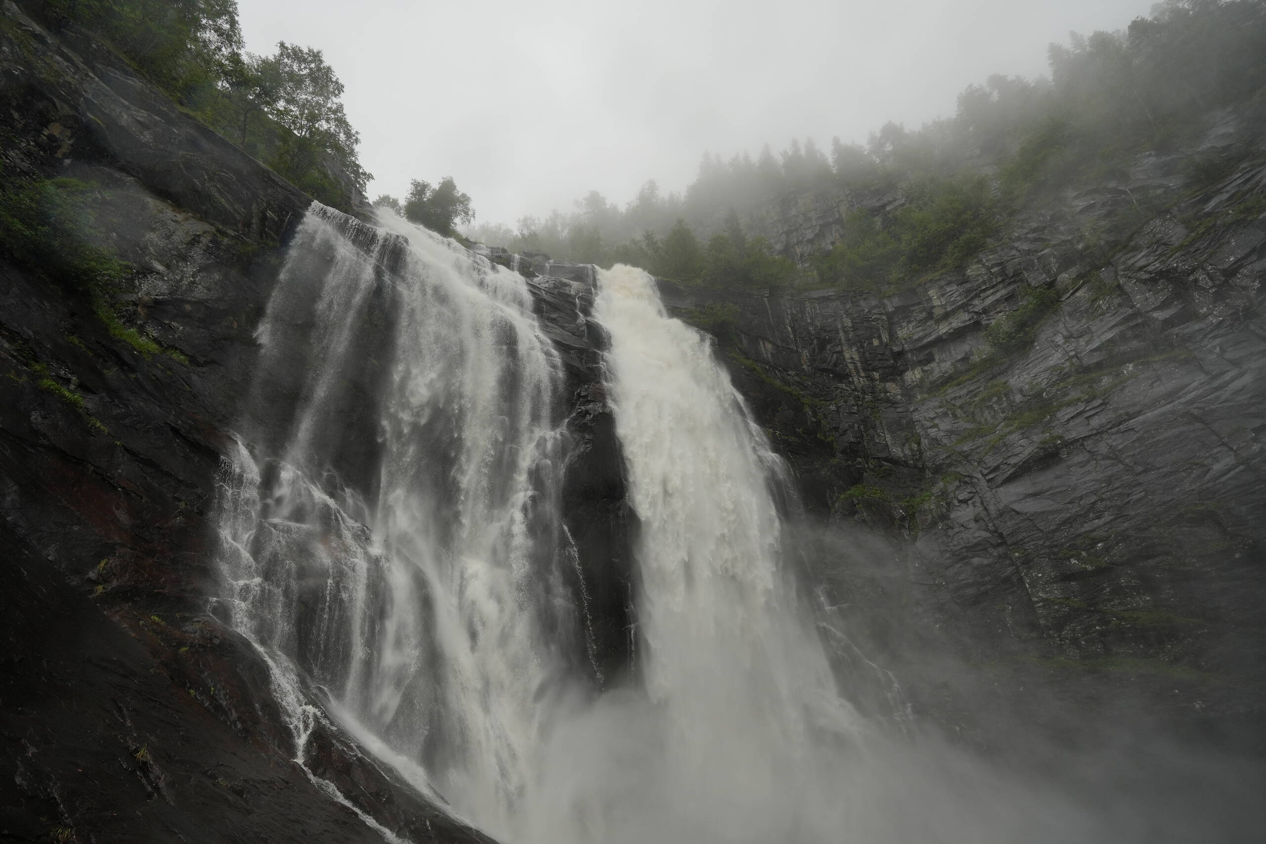 An image of Skjervsfossen bottom.